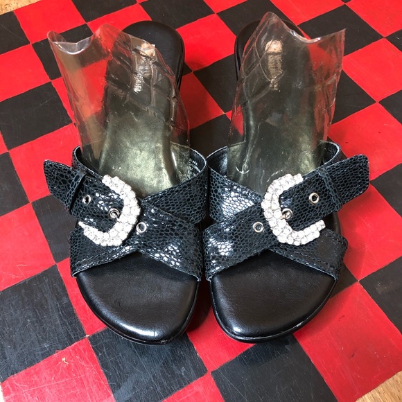 White Mountain Black Wedge Buckle Sandals Size 9 - Picture 1 of 13
